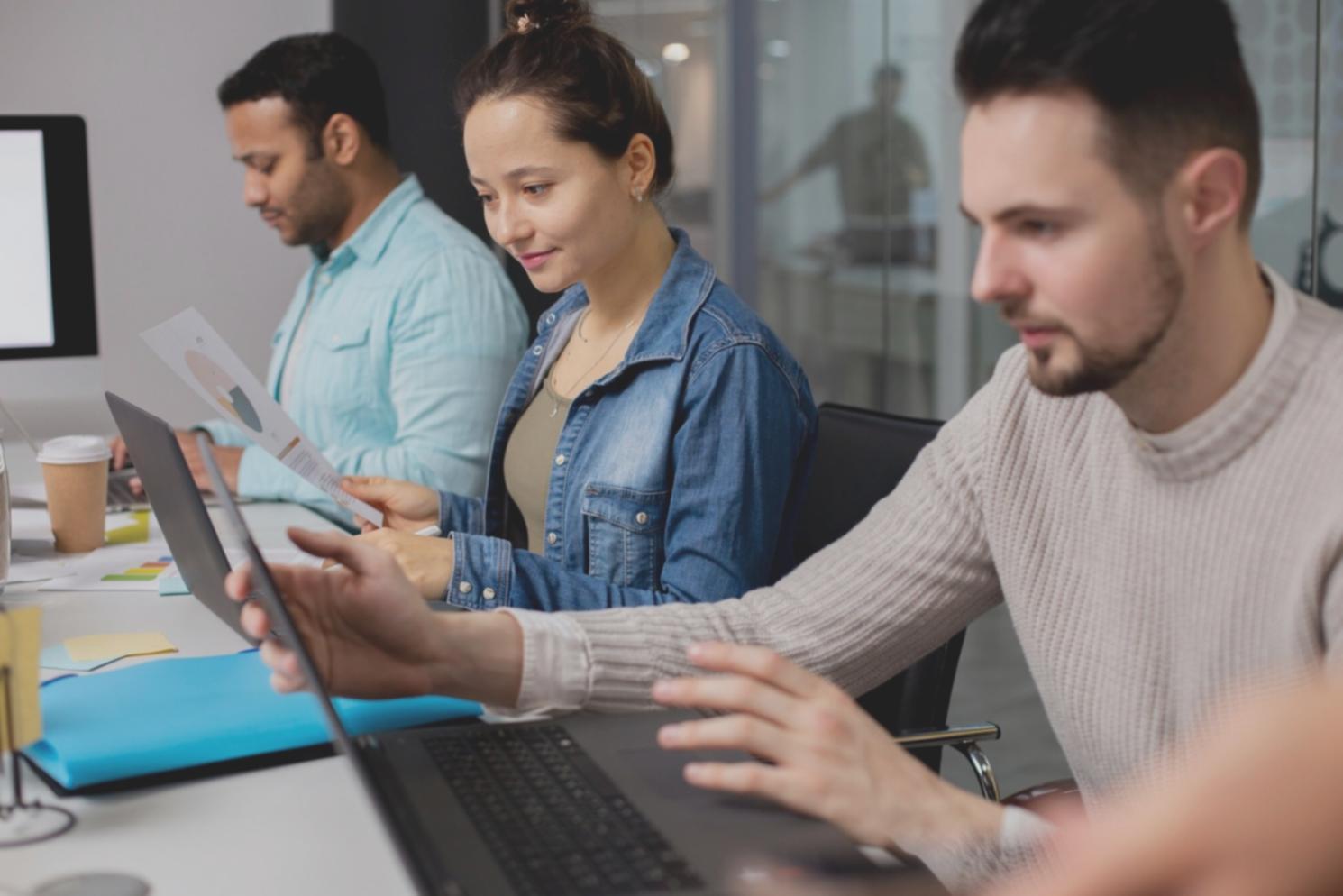 Detaillierte Finanzanalyse mit professionellen Auswertungen